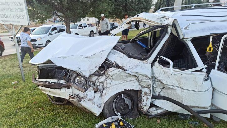 GÜNCELLEME - Kahramanmaraş'ta ambulansla otomobil çarpıştı: 1 ölü, 3 yaralı G4