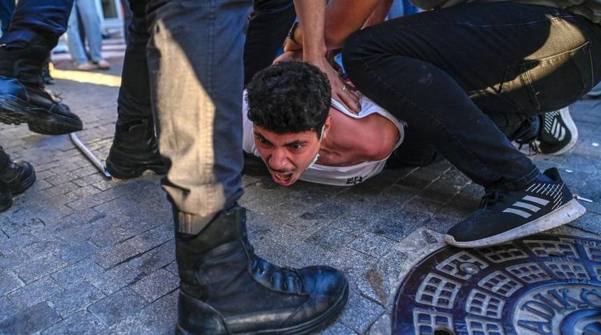 Suru&ccedil; katliamının 6. yılında d&uuml;zenlenen eylemlere polis m&uuml;dahale etti, onlarca kişi g&ouml;zaltına alındı