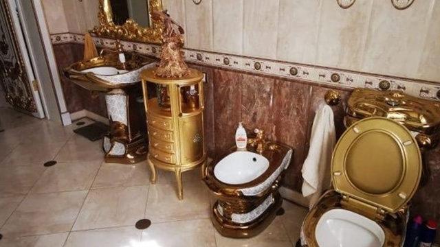 Rus trafik polisinin evinden altın kaplama tuvalet çıktı