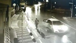 Dehşet anları kamerada! Lüks siteye kurşun yağmuru