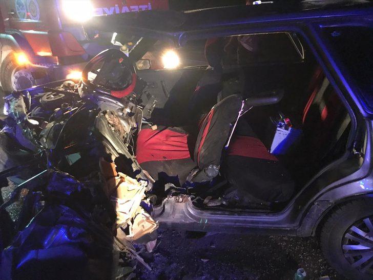 Sakarya'da iki otomobil çarpıştı: 5 yaralı G1