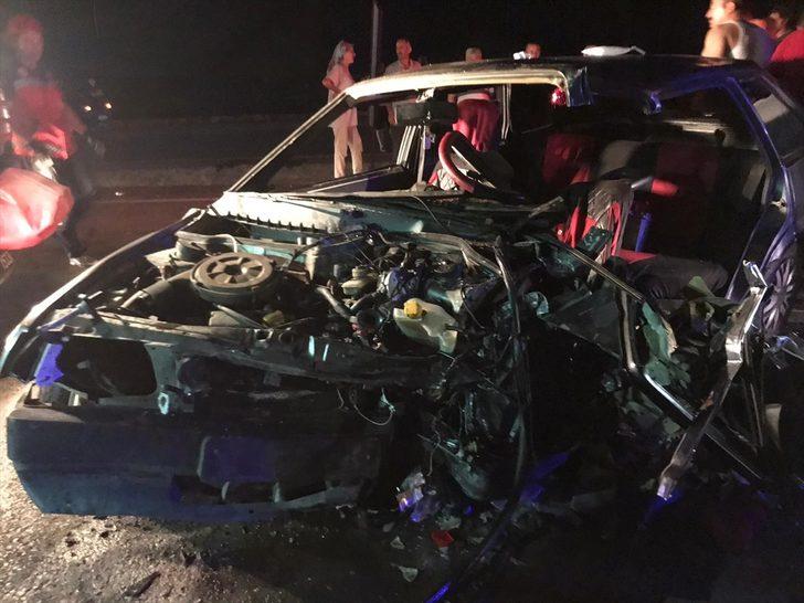 Sakarya'da iki otomobil çarpıştı: 5 yaralı G2