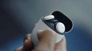 Google, Pixel Buds’ın satışını durdurdu 