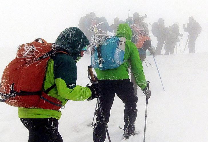Türk ve İsrailli dağcılar, yaz ortasında tipiye yakalandı G5