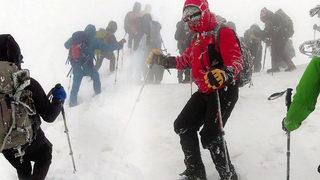Türk ve İsrailli dağcılar, yaz ortasında tipiye yakalandı