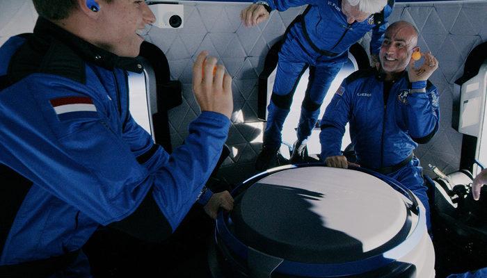 Jeff Bezos, uzay seyahatinden görüntüler paylaştı