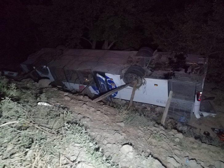 Malatya'da şarampole devrilen yolcu otobüsündeki 5 kişi yaralandı G2