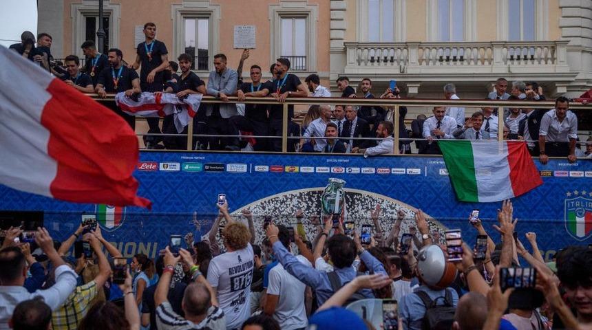 EURO 2020: İtalya'nın şampiyonluğu kutlamaları sonrası Roma&rsquo;da Covid-19 vakaları 5 katına &ccedil;ıktı