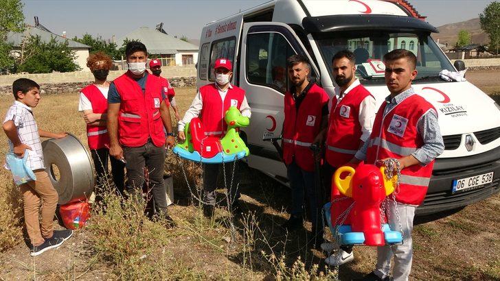 Van'da Kızılay gönüllülerinden çocuklara atlı karınca sürprizi G4