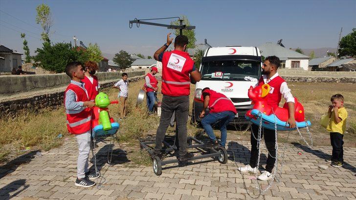 Van'da Kızılay gönüllülerinden çocuklara atlı karınca sürprizi G5