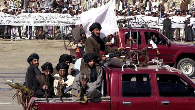 ABD işgali sırasında Taliban, bazı bölgelerde Sovyet işgalinin sona erişinin yıldönümünde kutlama yaparak güç gösterisine devam etti - 2003