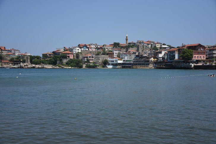 Tarihi ve doğal güzellikleriyle ünlü Amasra bayramda tatilcilerin akınına uğradı G3