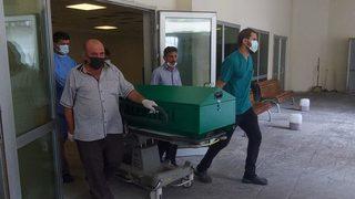 Oksijen tüpüne bağlıyken sigara içmek isteyince canından oldu