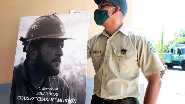 Geçen Eylül ayında, San Bernardino yangınıyla mücadele ederken hayatını kaybeden itfaiyeci Charles Morton için bir anma töreni düzenlenmişti.