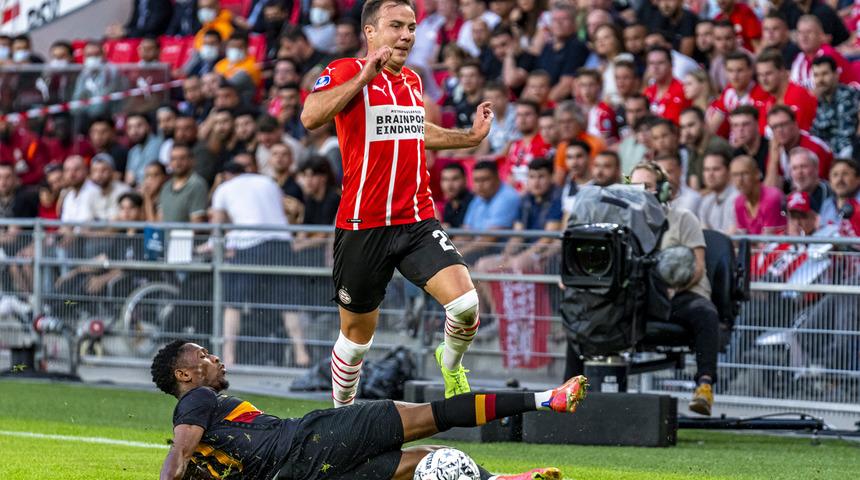 Galatasaray'da yeni transferler 11'de