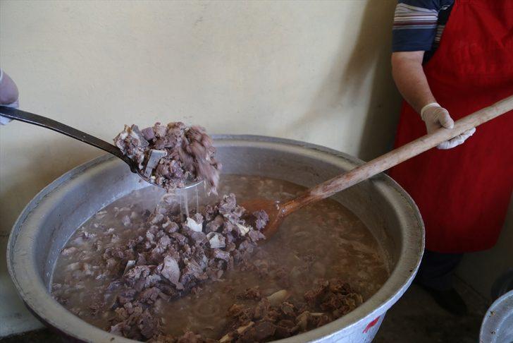 Edirne'de "köy meydanında kurban eti ikramı" geleneği bir asırdır yaşatılıyor G4