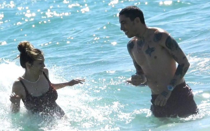 Öykü Karayel ile Can Bonomo Çeşme'de görüntülendi  G1