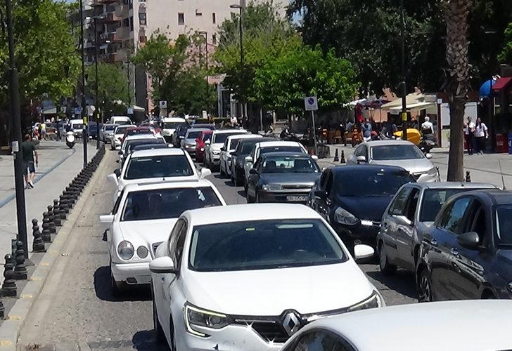 Tatilciler dönüş yoluna geçti! Uzun araç kuyrukları oluştu G4