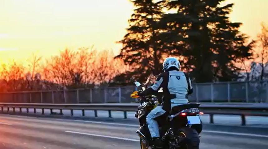 Vali Yerlikaya motosikleti ile memleketine gitti