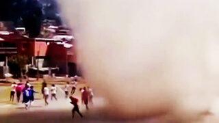 Bolivya'da maç öncesi ortaya çıkan hortum korkuttu