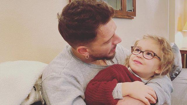 Uraz Kaygılaroğlu'nun kızı Ada ile yaptığı paylaşımlar sosyal medyada çok konuşuldu! İşte baba-kızın eğlenceli anları...