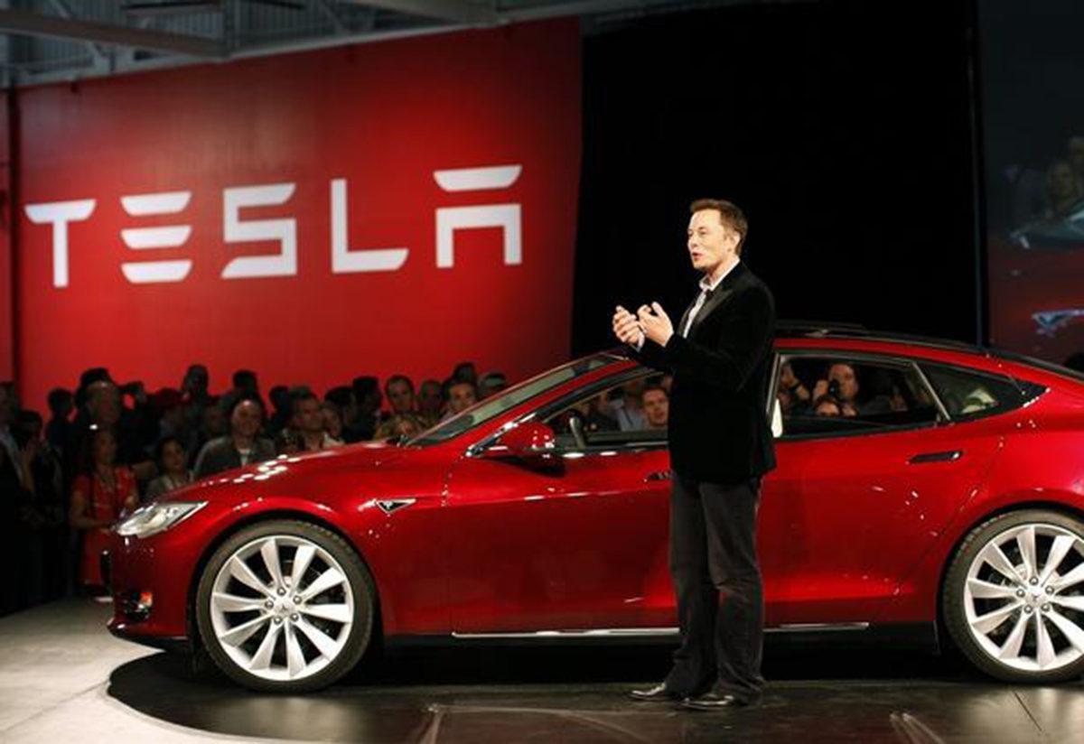 tesla suruculerinin basi fareler ile dertte arabalari yiyorlar otomobil haberleri