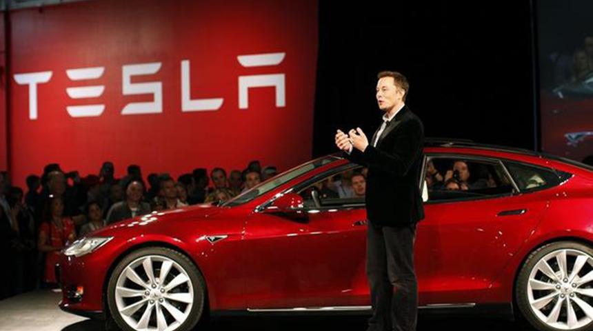 Tesla sürücülerinin başı fareler ile dertte! Arabaları yiyorlar