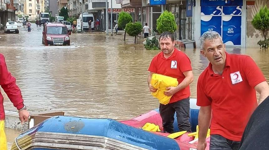 Türk Kızılay, Artvin'deki sel dolayısıyla ekiplerini bölgeye sevk etti