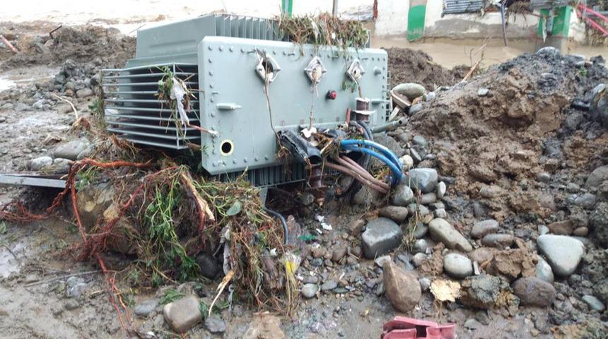 Artvin ve Rize'de 'sel' nedeniyle 3 bin 45 abone elektriksiz kaldı