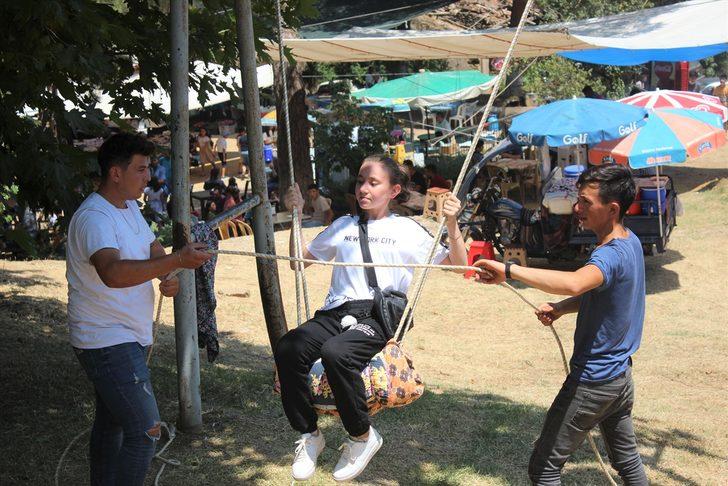 Beydağ'da "Kızlar Genceri Bayramı" kutlandı G1