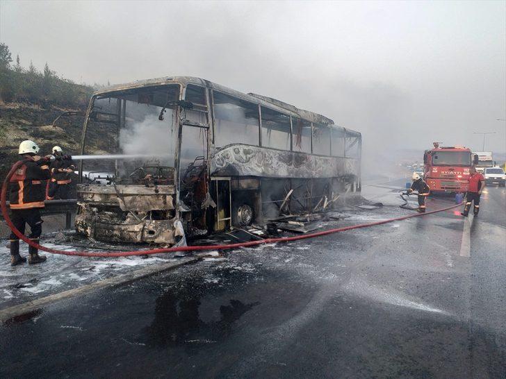 Mersin'de seyir halindeki yolcu otobüsü yandı G1