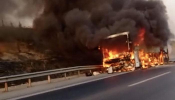 Otoyolda panik anları! Adana'da seyir halindeki yolcu otobüsü alev topuna döndü