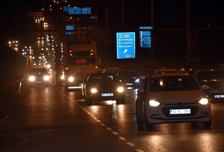 "Kilit kavşak" Kırıkkale'de bayram tatilinden dönüş yoğunluğu G4