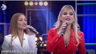 Şarkılar Bizi Söyler'e Derya Uluğ damga vurdu! Güçlü sesi ve kıyafeti gündem oldu