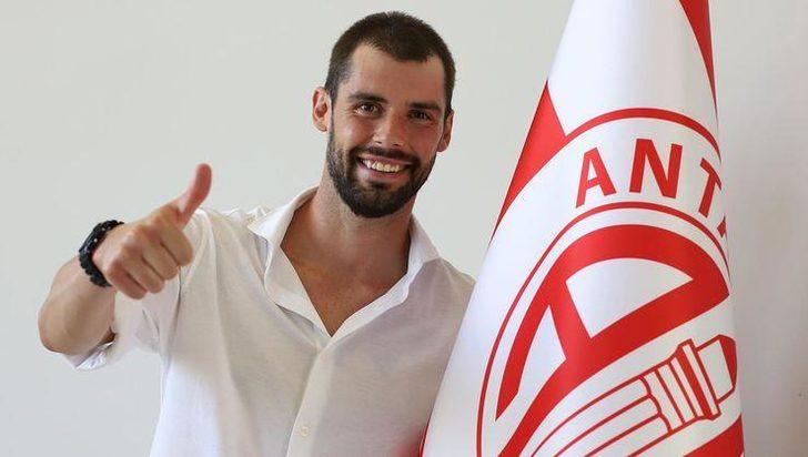 Andrea Poli kimdir, nereli? Antalyaspor'a transfer olan Andrea Poli kaç yaşında, hangi takımlarda oynadı? G1