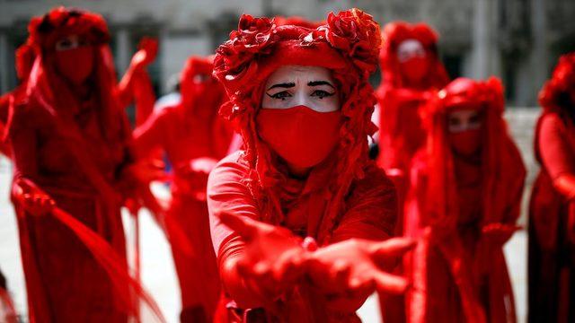 Extinction Rebellion geçen yıl Eylül'de çevre ve iklimin korunması için İngiltere Parlamentosu önünde protesto gösterisi düzenlemişti.