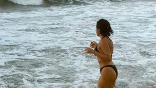 Hande Doğandemir'in dalgalarla imtihanı!