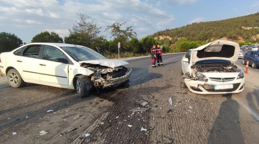 Tatil dönüşü 3 araç birbirine girdi: 7 yaralı