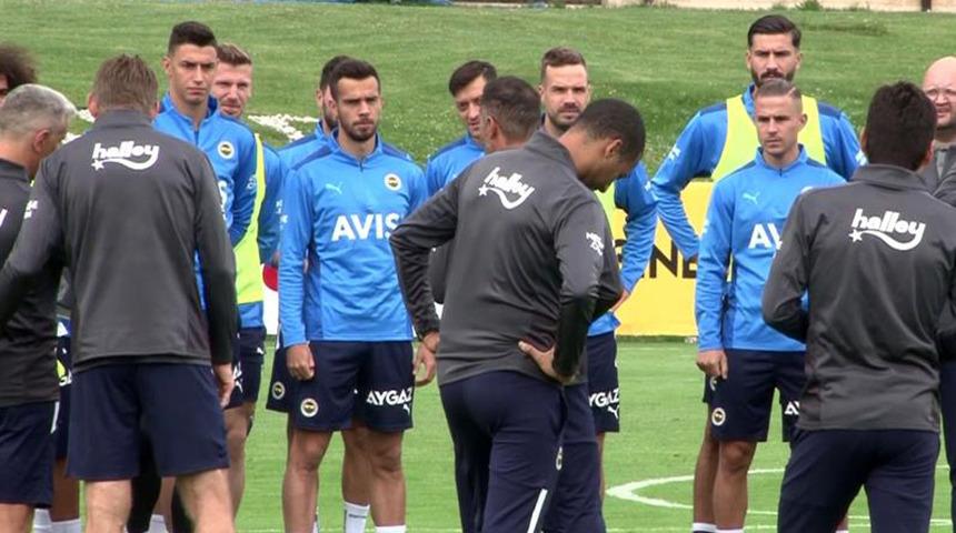  Fenerbahçe 4 oyuncunun kadro dışı bırakıldığını açıkladı!