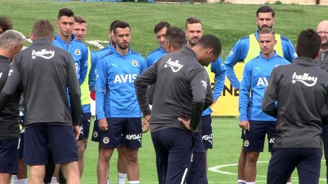  Fenerbahçe 4 oyuncunun kadro dışı bırakıldığını açıkladı!
