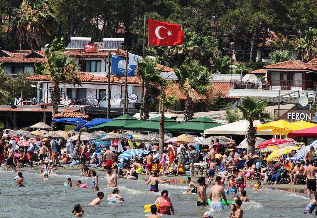 Uyarıları dikkate almadılar! Akyaka'nın n&uuml;fusu 4 binden 150 bine &ccedil;ıktı