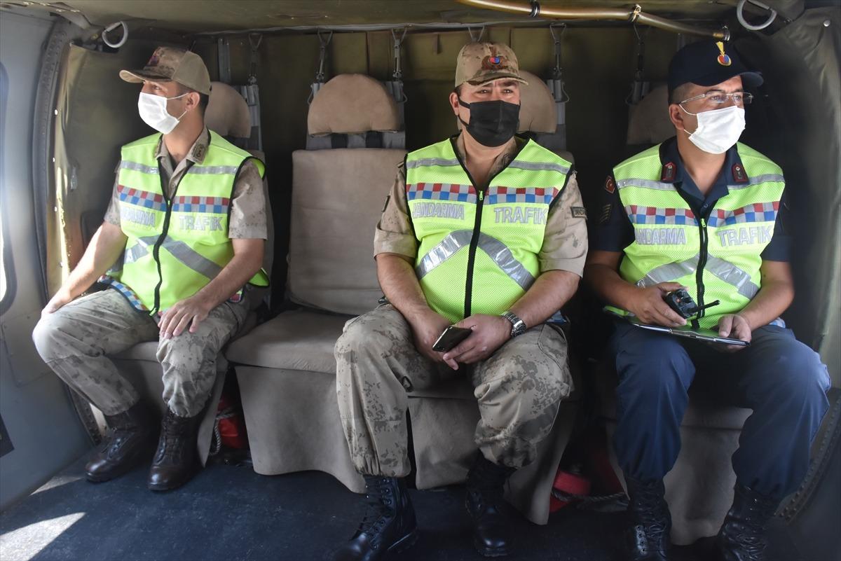 Kars'ta jandarma ekipleri helikopterle trafik denetimi yaptı