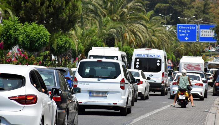 Marmaris'te tatilcilerin dönüş yolculuğu başladı! Saat 12.00 itibarıyla 65 bin araç çıkış yaptı