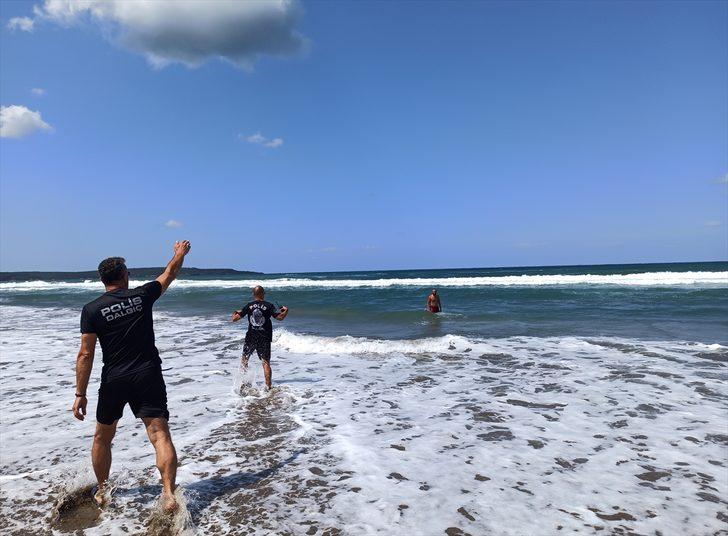 Sinop'ta kuvvetli rüzgar nedeniyle bazı sahillerde denize girilmesine izin verilmiyor G1