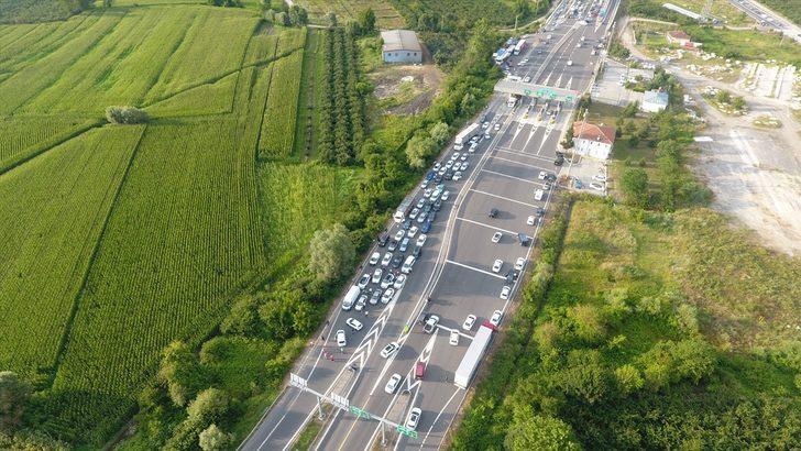 GÜNCELLEME - Anadolu Otoyolu'nda otomobille çarpışan tır devrildi: 1 yaralı G3