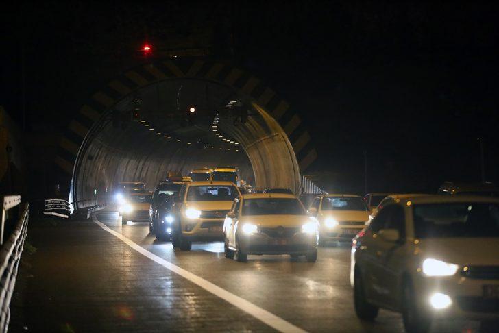 Anadolu Otoyolu'nun Bolu Dağı kesiminde zincirleme trafik kazası: 5 yaralı G2