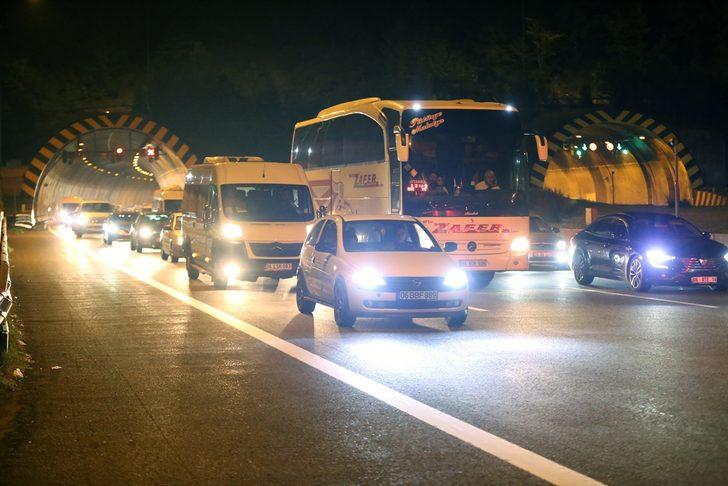 Anadolu Otoyolu'nun Bolu Dağı kesiminde zincirleme trafik kazası: 5 yaralı G3