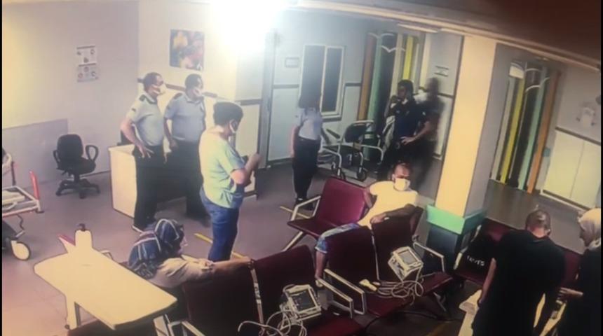 Polisin silahını aldı, hastaneyi birbirine kattı