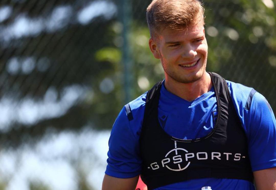 Yıldız golc&uuml; S&ouml;rloth T&uuml;rk temsilcileri ile g&ouml;r&uuml;ş&uuml;yor