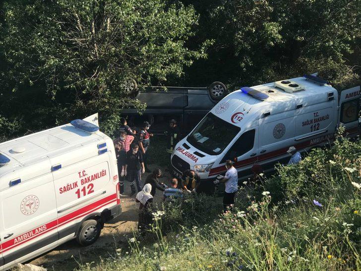Kastamonu'da tarım işçilerini taşıyan minibüs devrildi: 1 ölü, 7 yaralı G3